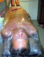 strenge folienbondage