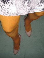 Kleid, Strumpfhose und meine High Heels.